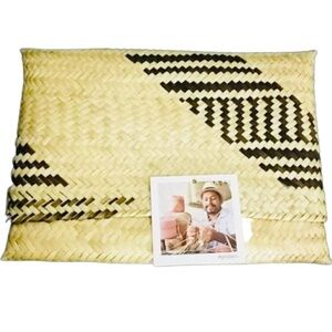 NEW GLOBEIN Handwoven in Oaxaca Straw Clutch